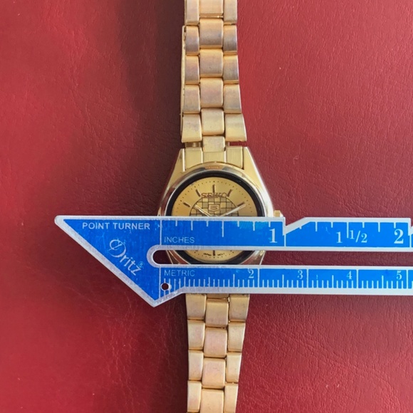 Seiko ladies quartz wrist watch with day/date